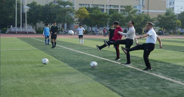 132校齐上阵，广西青少年足球甲级联赛在贵港市开幕，英超式喧嚣来了