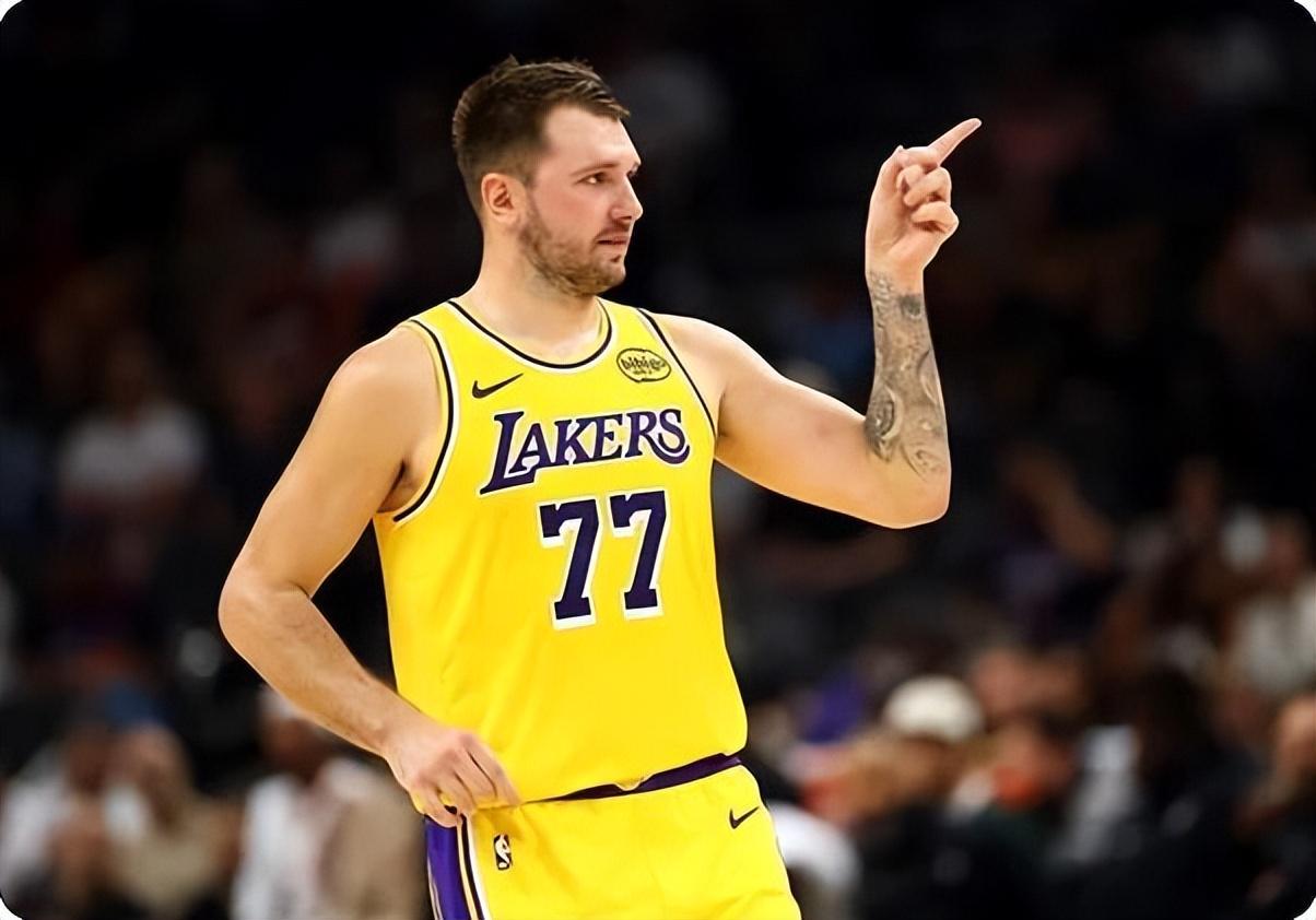 147-134加时狂欢：雄鹿8胜5负，NBA进攻秀还是防守裸泳？