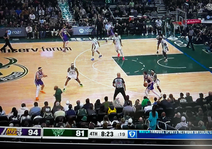 湖人迎战雄鹿：5项硬指标能否扭转NBA颓势，詹眉必须发威