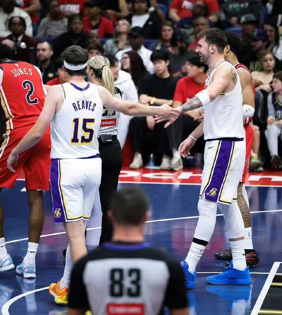 119-95！湖人24分狂胜雄鹿，NBA双子星66+15炸裂全场