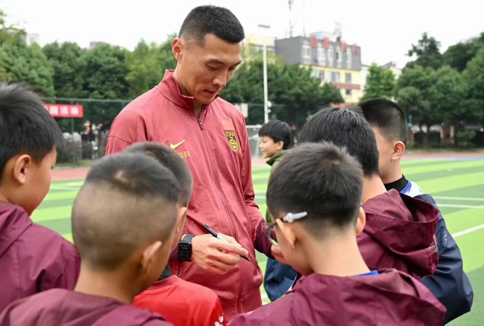 U22国足2-0干翻韩国，英超那套轮换术你们学了吗？