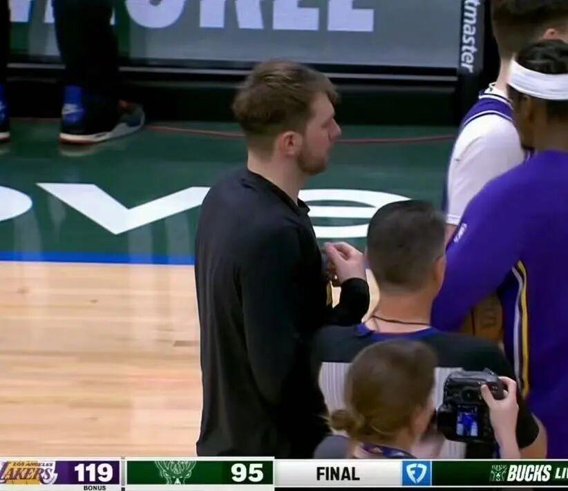 119:95！湖人10胜4负，NBA又见“拆队专家”魔术手