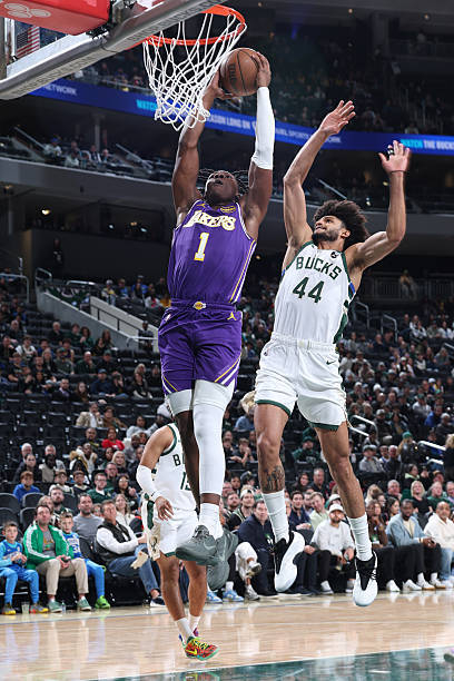 115.4/113.7双数据上升，湖人在NBA打脸雄鹿了？