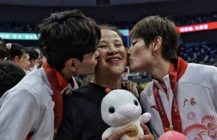 全运会74:68，广东队夺金牌，杨力维泪目比NBA更硬核