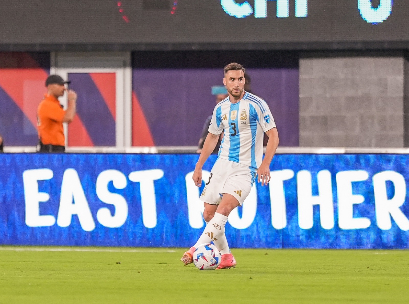 阿根廷门将塔利亚菲科谈巴黎圣日耳曼难裁判、里昂续约和西甲梦！英超欧联也不放过