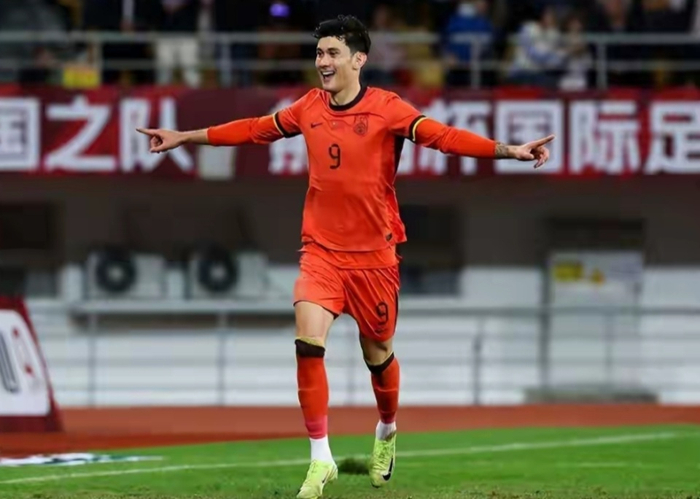 U22国足2-0逆袭韩国，拜合拉木中超废柴变神锋，中超球迷炸锅了