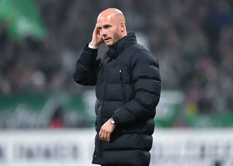 西蒙尼斯沃尔夫斯堡131天被炒，技术有球却体能和效率成笑柄，德甲就是不等人