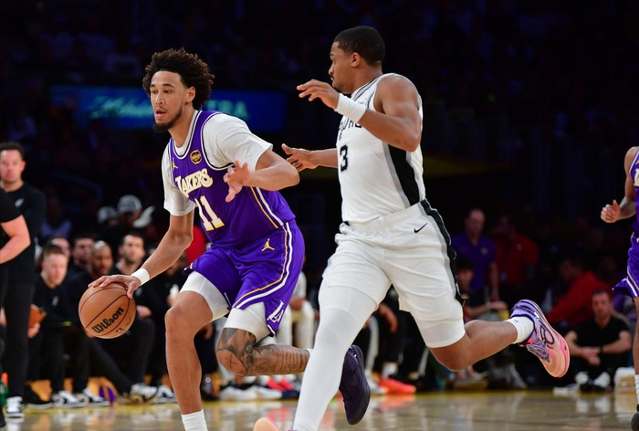 5招翻盘！湖人逆转马刺拿下胜利，NBA西部排名震荡