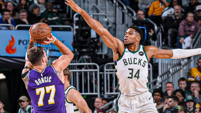 湖人被雄鹿打散，4场20+内线崛起与哈里森的争议在NBA炸开锅