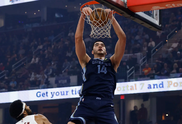 骑士9胜5负站稳东第三，灰熊4连败惨堕西部12，伊迪复出却被混乱拖累