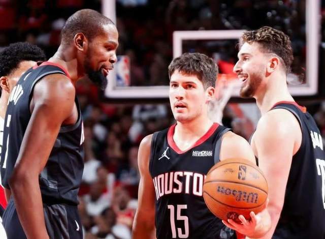火箭队8人轮换惊险过关，伊森4-6周伤停把乌度卡的NBA阵脚拆了
