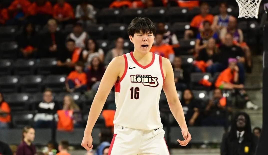 杨瀚森17秒两记三分翻盘几近成功，混音111-113让库克背锅的NBA G联赛之夜