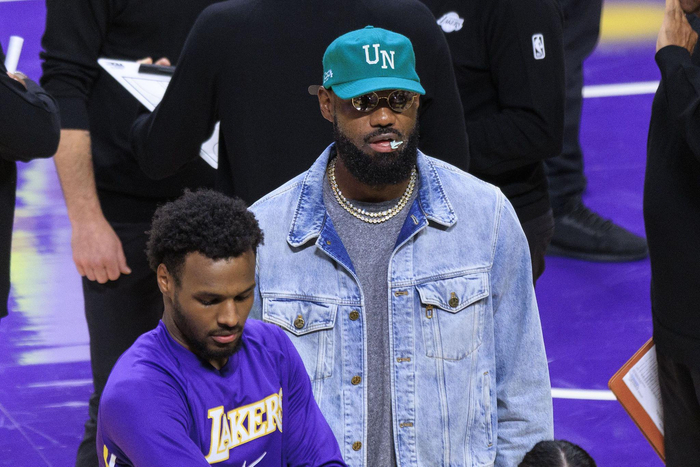 湖人10胜4负坐稳西部第4，詹姆斯归期11月19日，NBA争冠还能扛住吗？