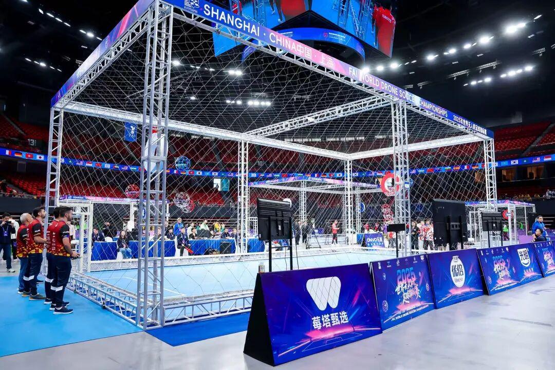 18队首日鏖战，2025无人机足球锦标赛比英超90分钟更疯