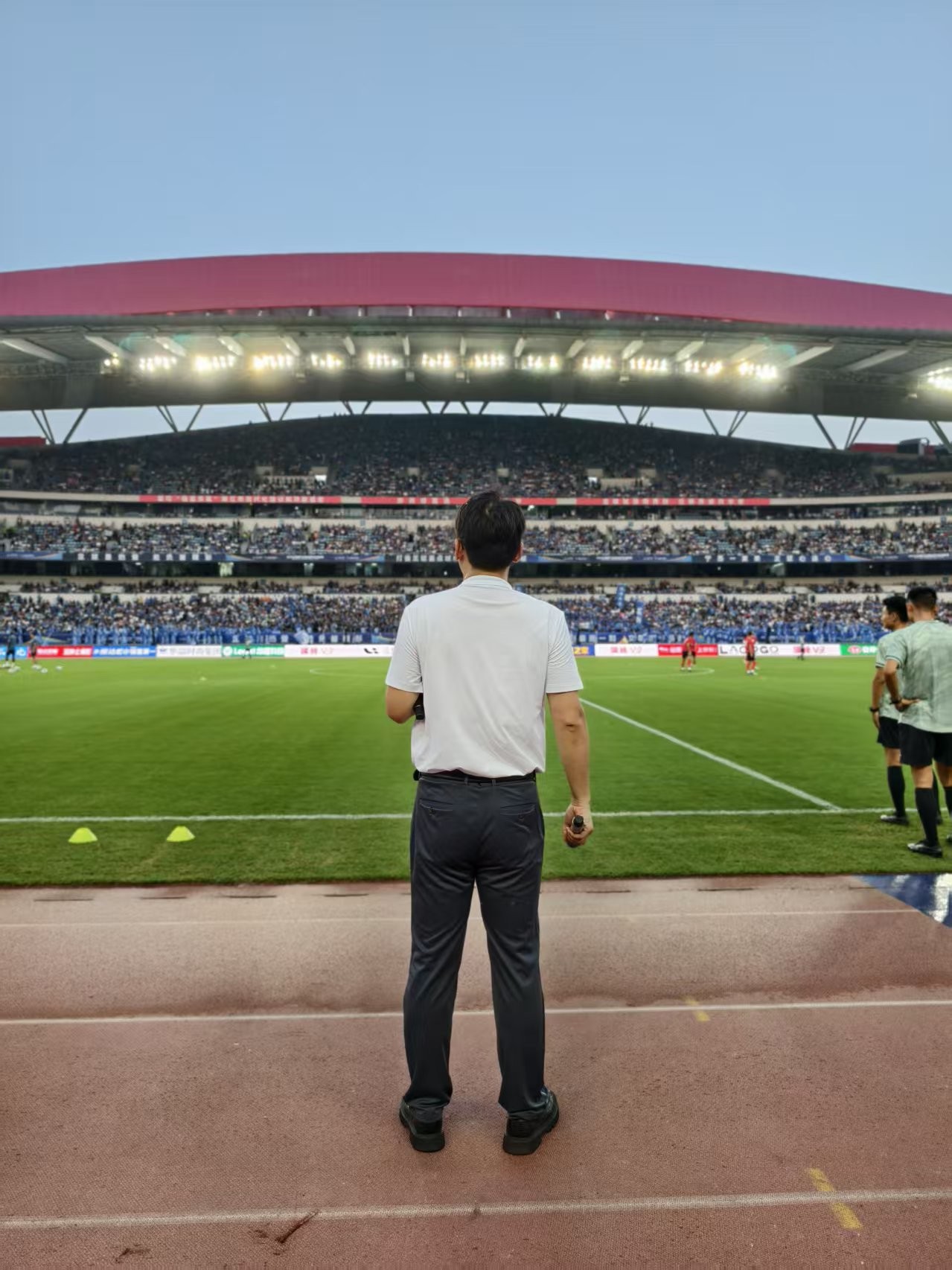 江苏足球五年沉寂后，丁喆靠苏超拉回中甲热潮，杨笑天戈伟重聚激活球迷情怀