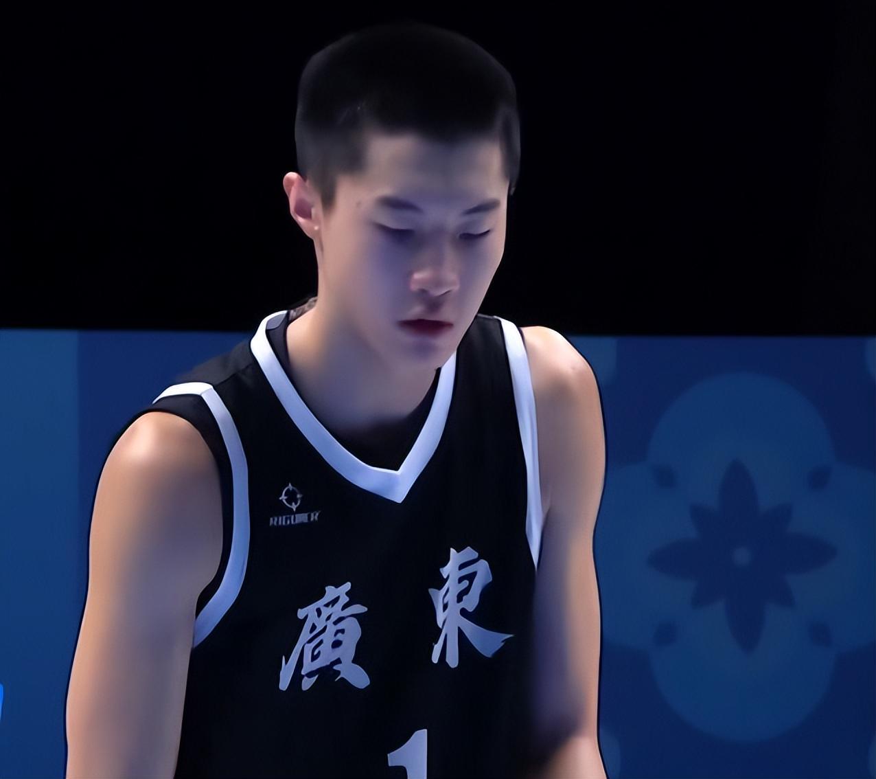 93-87险胜！广东宏远U18像NBA季后赛，英超式混战把上海市摁在地上