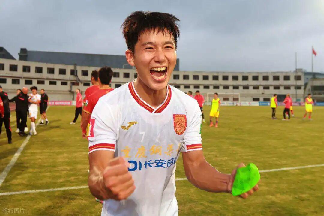 U22三人伤停，国足熊猫杯对乌兹别克斯坦的首发像英超冬窗拍脑袋