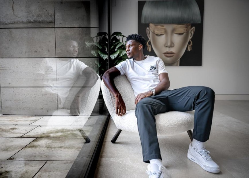 赛季三周假期还打满，楚阿梅尼肌肉疲劳成真问题：皇马的6号更像是法国的发动机吗？（英超/欧冠对比）