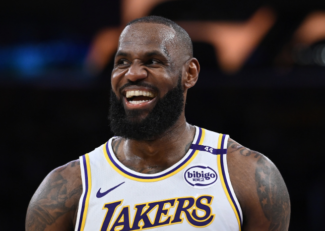 11月18日NBA伤病连环记：詹姆斯成疑，文班拉伤缺2-4周，快船队喜忧参半