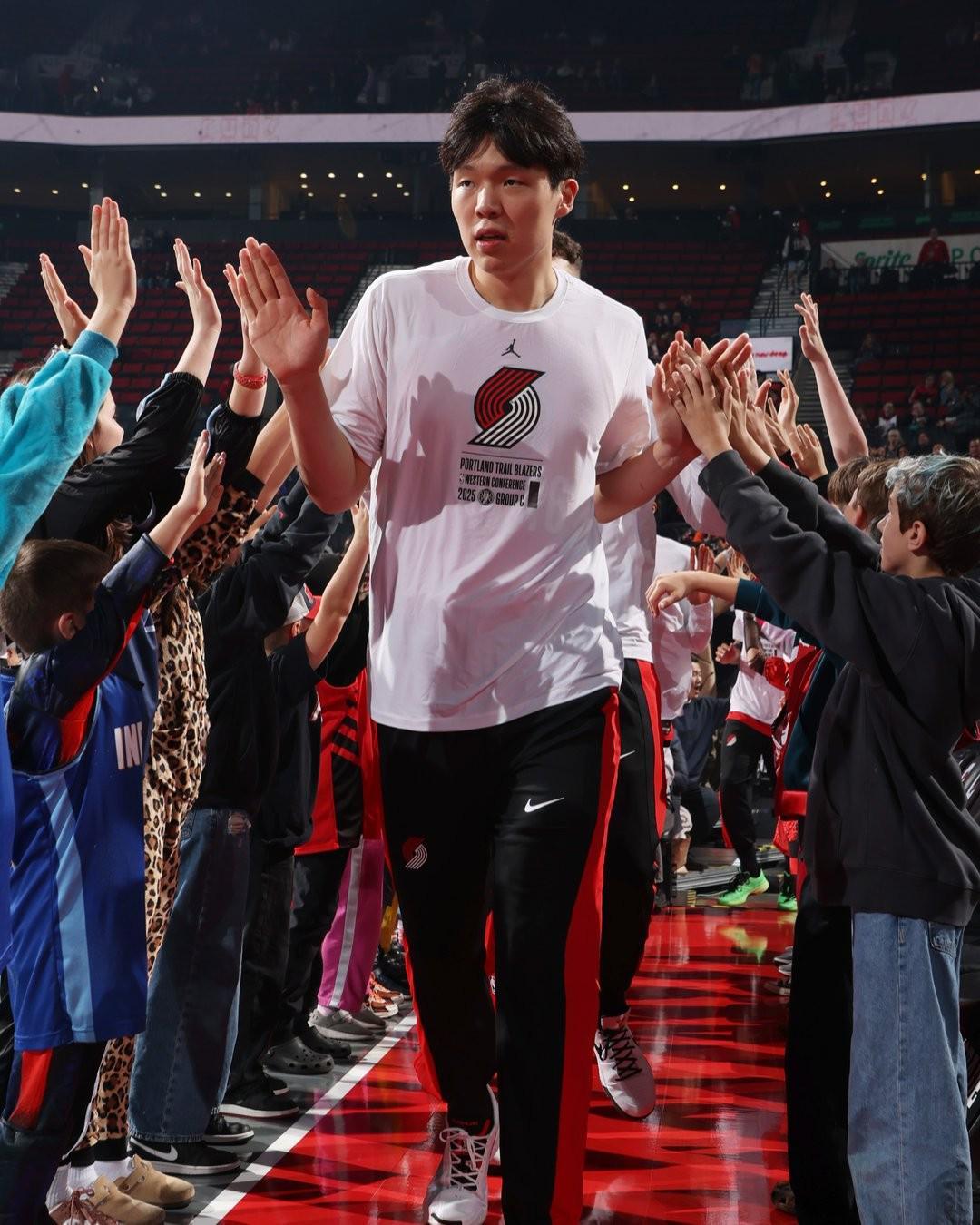 杨瀚森升级开拓者首发？湖人三分命中率爆炸，太阳队还能撑多久？