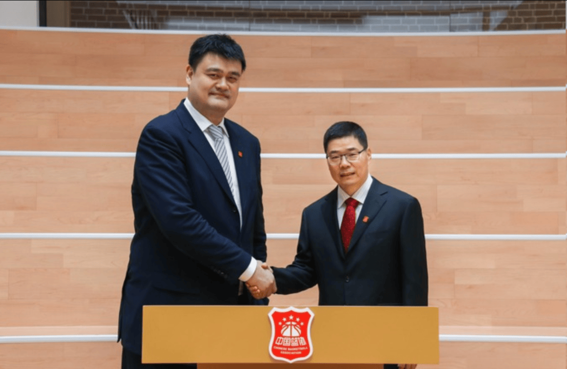 CBA新赛季“第五节”笑话，篮协独裁割股东脖子，姚明努力都白搭了