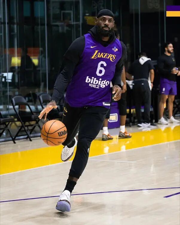 1场主场硬碰硬！湖人对爵士，NBA常规赛谁更稳，谁先崩？