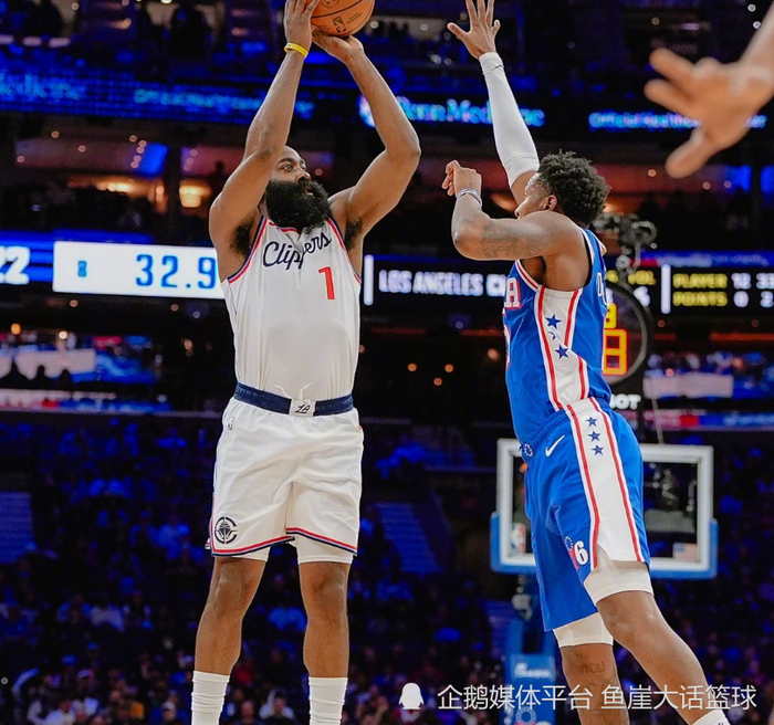 110-108逆转：76人反杀快船，NBA第四节詹姆斯·哈登崩盘谁背锅？