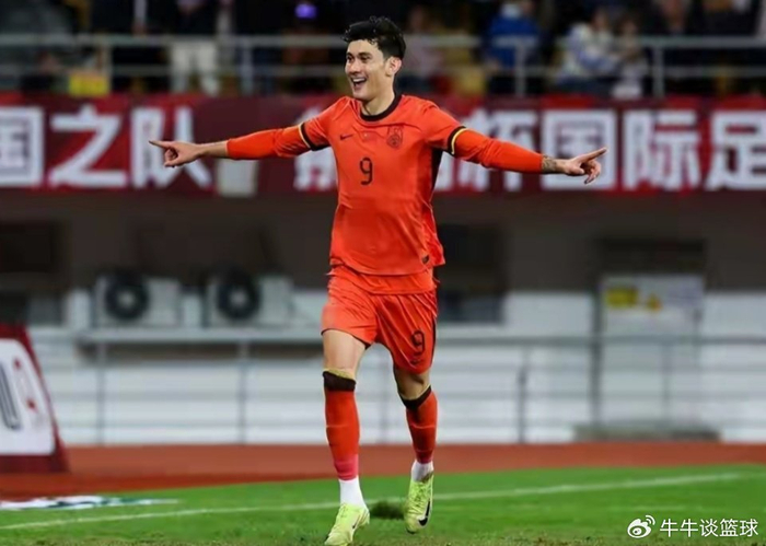 U22国足2-0逆袭韩国：拜合拉木在中超被骂成废柴，国家队却成两粒救命球