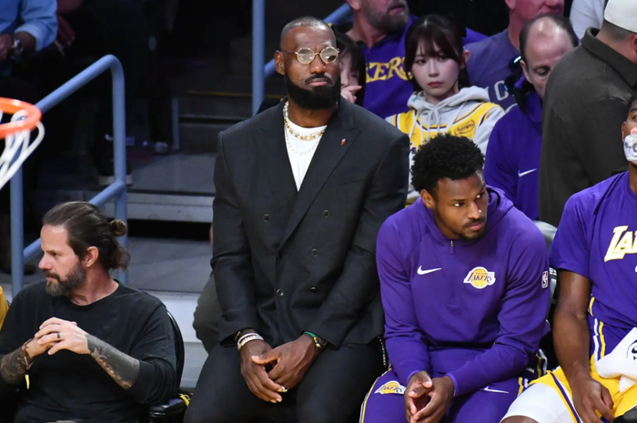 NBA11月19日6场对决：詹姆斯归来能救湖人吗？