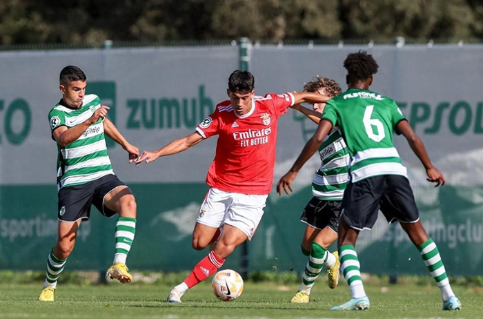 20岁维洛索能顶起本菲卡中场吗？葡超轮换里穆里尼奥的新人赌注与欧冠考验