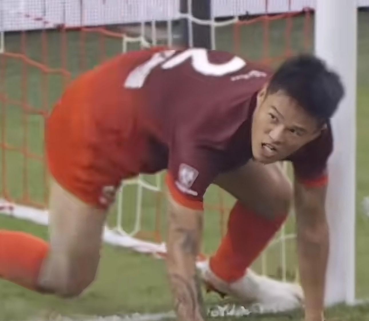 中超32岁后卫2场出勤却成海港离队潮引爆点：国脚或再走人，李昂(足球运动员)动向成矛盾核心