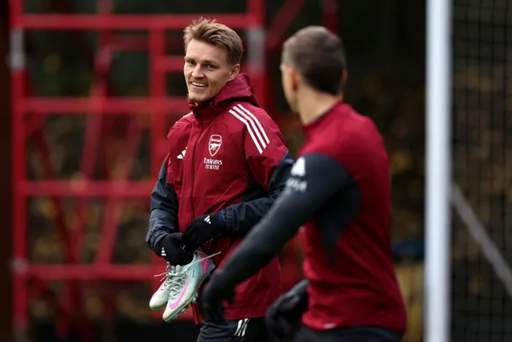 英超阿森纳内卷升级：埃泽爆点撬动核心位置，厄德高危机感被彻底点燃