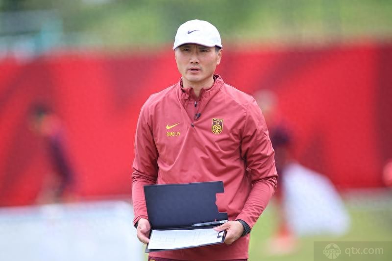 国足2-2平乌兹别克斯坦，结束海外拉练未尝败绩