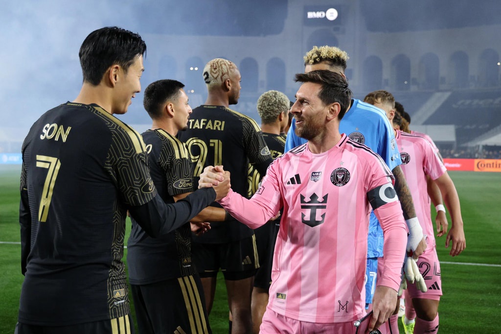 在75,000名球迷面前，LAFC轻松战胜梅西的迈阿密，3-0