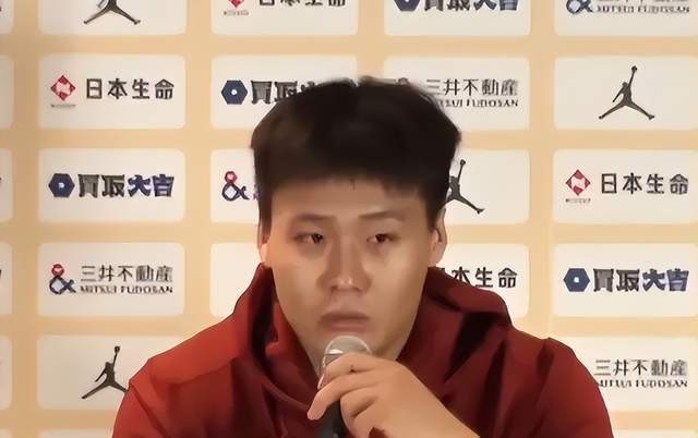 中国男篮87-80逆转日本，赵睿用气场和沉默成全队心灵