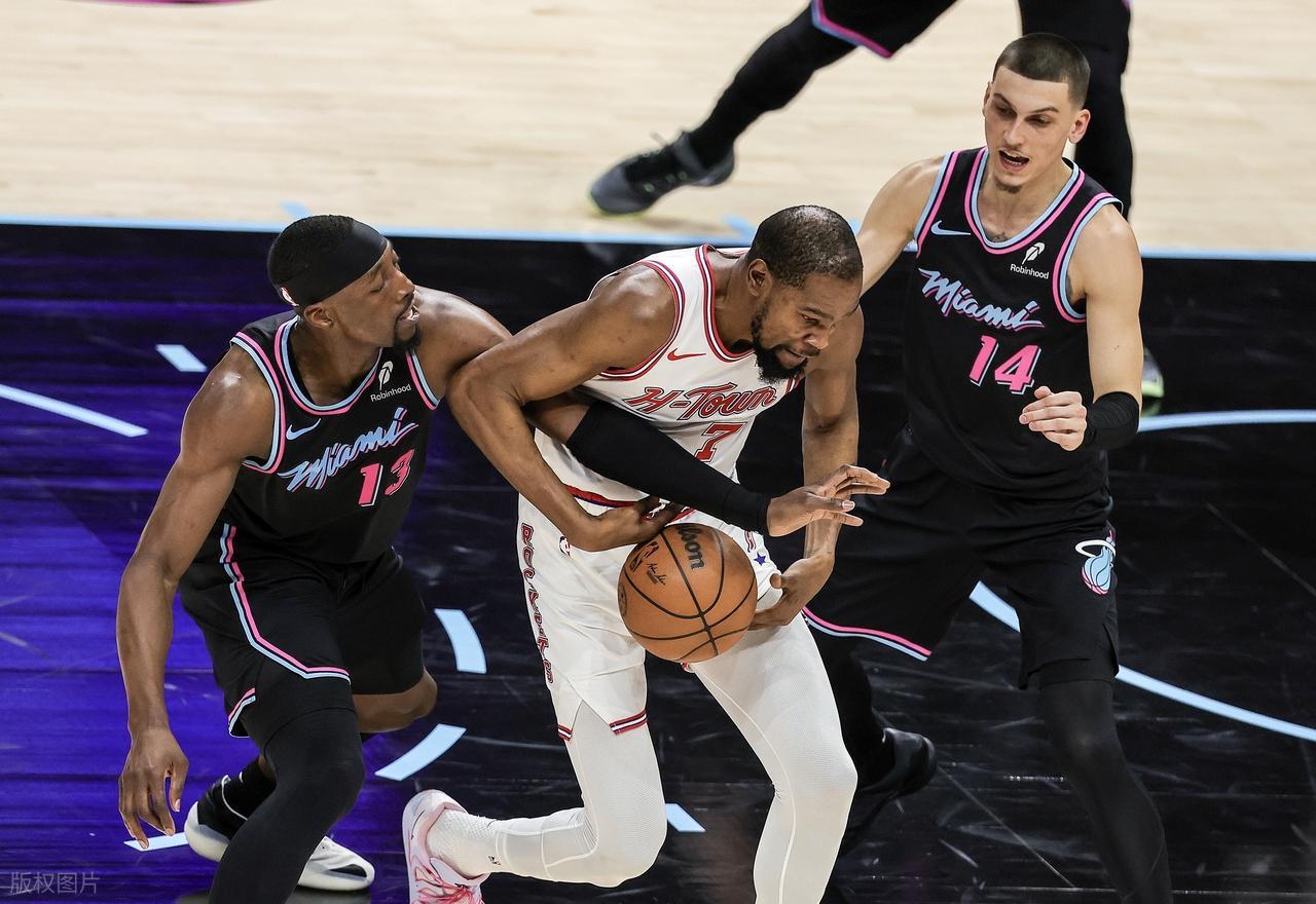詹姆斯创历史记录，今日NBA表现谁能敌？