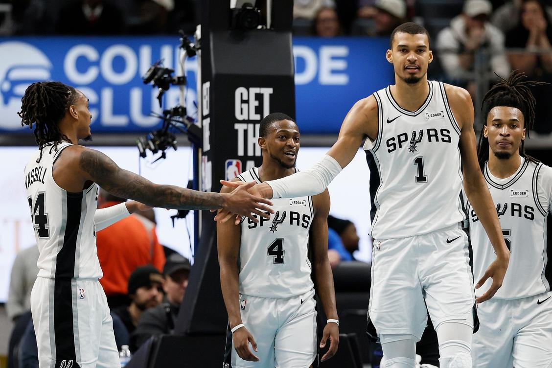 NBA最新球队战力榜：马刺稳居第一，湖人乏力排第11