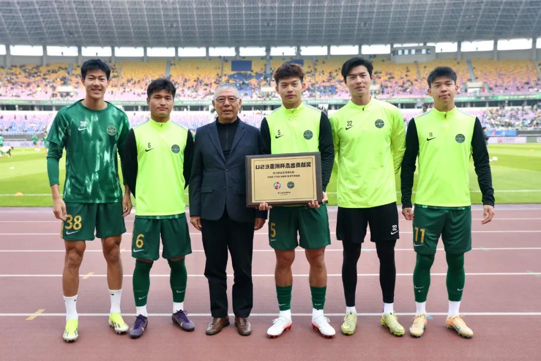 2-0轻松击败青岛，浙江队看年轻人如何捧奖