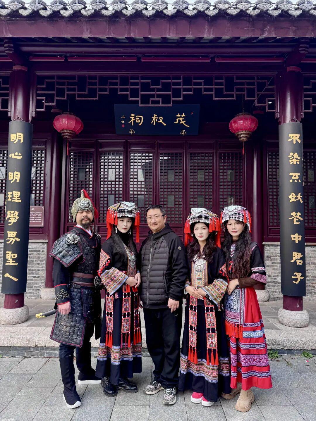 美人计交锋：永州瑶妹引领足球浪潮，镇江赛场上的瑶族风情