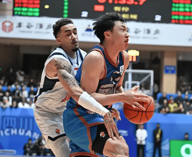 CBA常规赛：广东58-27逆风翻盘 四川明星球员休战无力