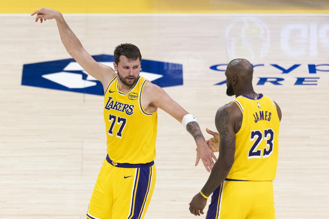 NBA历史得分+篮板+助攻排行榜：张伯伦遥遥领先，东契奇紧随其后