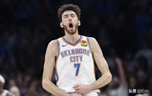 雷霆128-110轻取快船，切特·霍姆格伦成场上绝对核心，NBA常规赛再创佳绩
