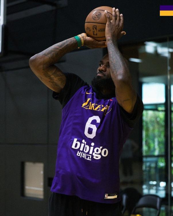 湖人训练照曝光：詹姆斯努力备战，NBA季后赛在即