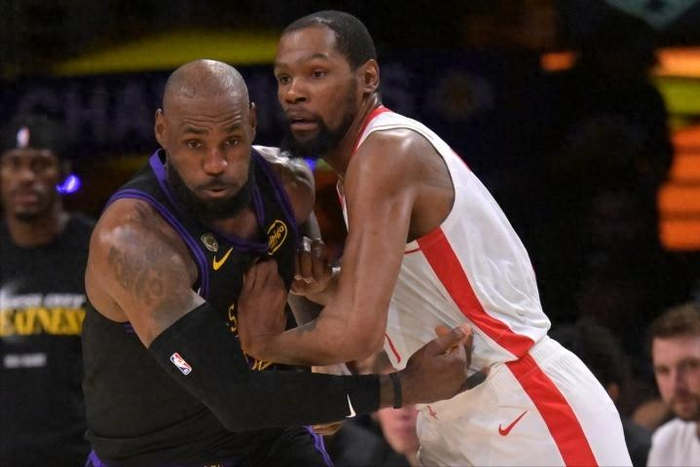 詹姆斯28分难掩湖人失误，杜兰特复出却未能扭转局面，NBA季后赛再遇对决