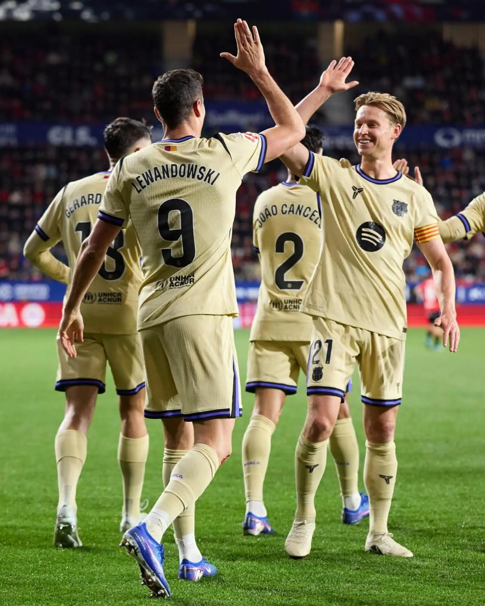 西甲：巴萨客场2-1击败奥萨苏纳，莱万赛后更新社媒