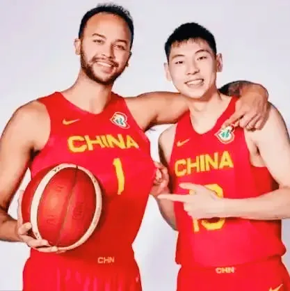 李凯尔加盟上海队，成为CBA首位归化球员