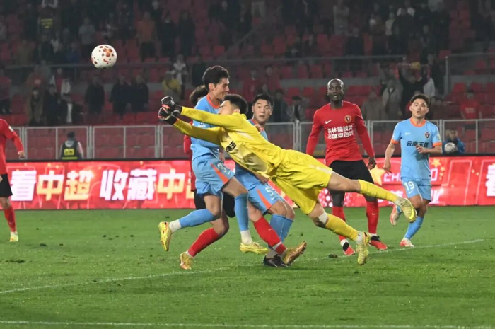 辽宁铁人1-2不敌云南玉昆，徐正源首战遭遇六连败