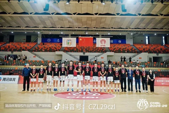 张宇辰身高引热议，照片对比被指不会高于185