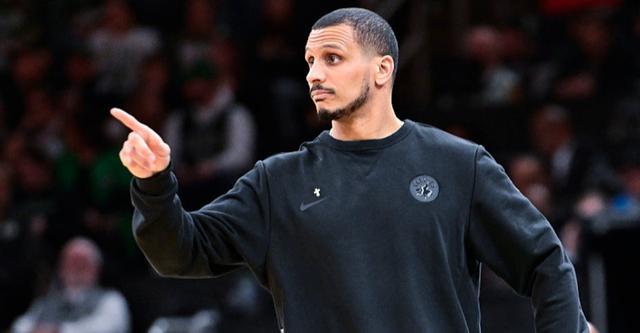 NBA官方：乔-马祖拉当选2025-26赛季最佳主教练