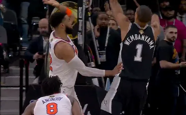 NBA总决赛马刺对阵尼克斯，文班亚马造唐斯第3犯